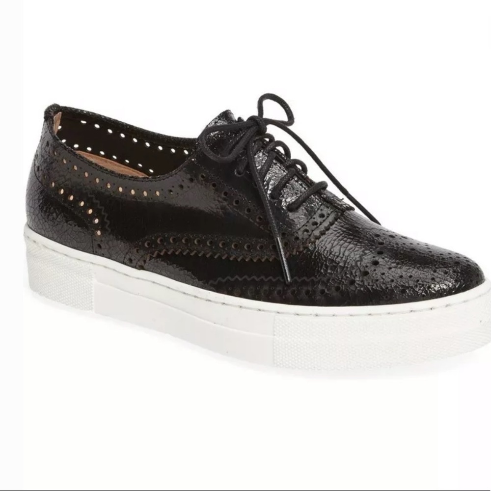 SHELLYS LONDON BLACKPERFORATED LEATHER OXFORD. S39